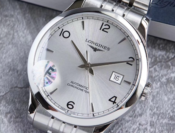 <b>浪琴进水汽了怎么办？（手表进水汽如何处理）</b>